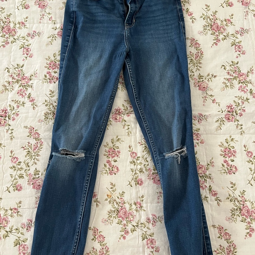 hollister jeans!